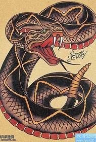 manuscrito un patrón de tatuaje de serpiente