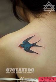 ljepota natrag popularan uzorak tetovaža lastavica