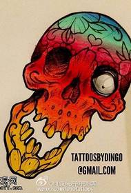 rameno maľované tetovanie vzor lebky