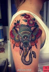 Tattoo show bar preporučio je veliku ruku poput boga uzorka tetovaža