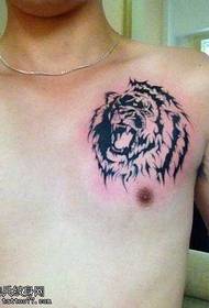 patrón de tatuaje de cabeza de león tótem dominante