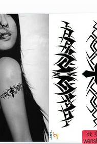 Tattoo show bar priporoča vzorec tatooskih trakov v obliki totema