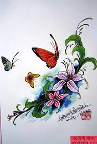një model tatuazhesh me flutur lule shumëngjyrësh