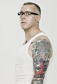 fesyen lelaki tatu personaliti gambar tatu dengan cermin mata