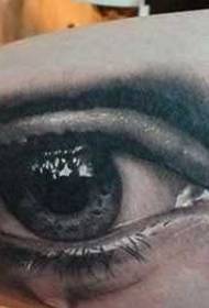 realistični 3d uzorak za tetovažu velikih očiju