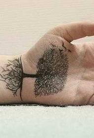 patrón de tatuaje de árbol tótem del brazo