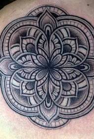 személyre szabott dot-line totem tetoválás