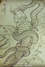 Dominerende Fish Snake Stroke Tattoo Manuskript