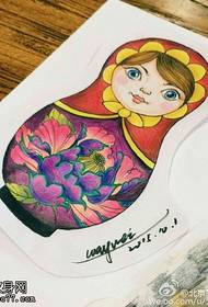 cantik dicat corak tatu anak patung Rusia