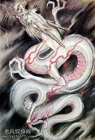 patrún tattoo Dragon airgead atmaisféar lámhscríbhinne