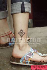 show a simple four-leaf clover tattoo picture on a calf