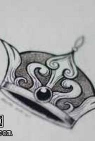 rękopis prosty piękny wzór tatuażu korony