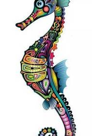 Manuscrito patrón de tatuaxe de dragón colorido
