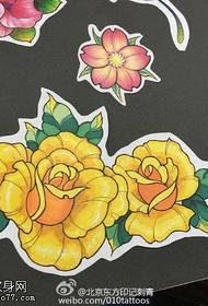 Modela Tattoo ya Yellow Rose Kulîlk