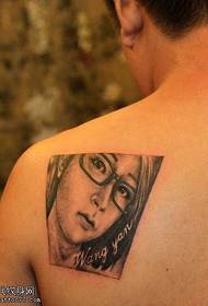 Tillbaka porträtt tatuering mönster