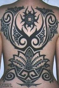 plena malantaŭa totema tatuaje mastro