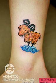 ieteikt karikatūras aitas tetovējumu uz kājas