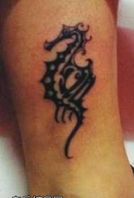 ຮູບແບບ tattoo ງາມ ສຳ ລັບ hippocampus totem