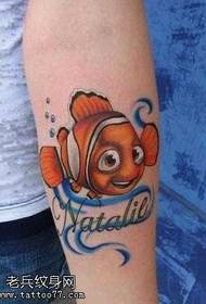 Brazo patrón de tatuaxe de peixe de debuxos animados