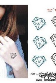 et lille frisk diamant tatoveringsmønster med tatoveringsvisningskort til deling