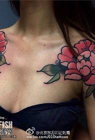 model de tatuaj de flori de bujor umăr
