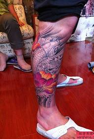 Poza de prezentare a tatuajului a recomandat un model de tatuaj de lotus de calamar