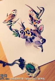 ხელნაწერი antler ყვავილების ფრინველის ტატუირების ნიმუში