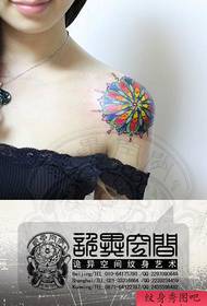 ljepota ramena modni prilično cvjetni uzorak tetovaža