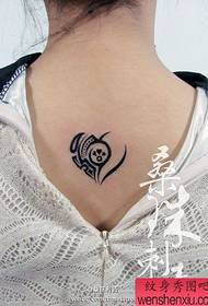 लड़की वापस सुंदर लोकप्रिय कुलदेवता टैटू पैटर्न प्यार करता हूँ