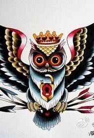 Un frescu scrive pupulare tatuu owl manuscrit