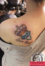 tjejer rygg axel populära vackra diamant krona tatuering mönster
