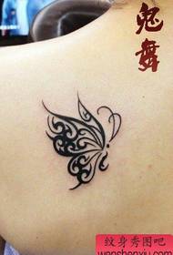 ženska dječja ramena su mali i popularni uzorci tetovaže leptira za totem
