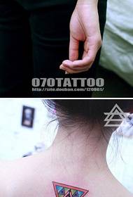 padrão de tatuagem popular triângulo popular