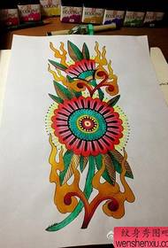 धेरै लोकप्रिय रंग फ्लोरल टैटू पाण्डुलिपि