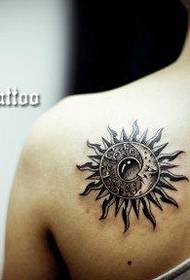 Girls back shoulders popular classic moon sun tattoo pattern