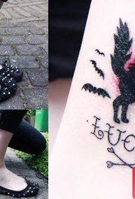 mergaičių mielas ir stilingas totemo katės tatuiruotės modelis