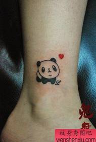 niedliches niedliches Panda-Tätowierungsmuster der Mädchen