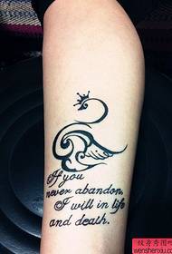 I tūtohuhia e te taatai tattoo he tauira taatai reta swan
