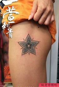 Skaistums - mazs un skaists piecu zvaigžņu tetovējums