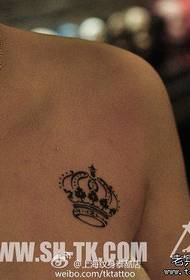 dekle prsi priljubljen klasičen vzorec tatoo Crown