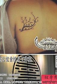 dívčí zpět malý a populární totem strom tetování vzor