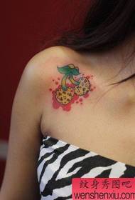 girl's shoulders small and popular leopard cherry tattoo pattern