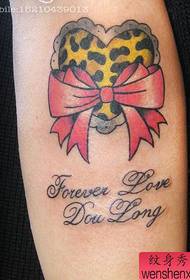 malý čerstvý leopard tlač Láska tetovanie vzor