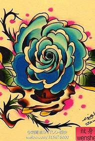 egy gyönyörű Európa és Amerika stílusú rózsa tetoválás kézirat