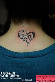Nydelig nakke totem elsker tatoveringsmønster