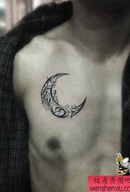 model de tatuaj cu lună totem frumoasă