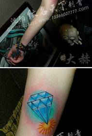 brazo moda hermoso color diamante tatuaje patrón