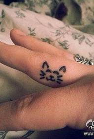 手指简单可爱的小猫咪纹身图案