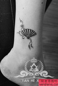 perna de nena popular popular patrón de tatuaxe de pequeno fan