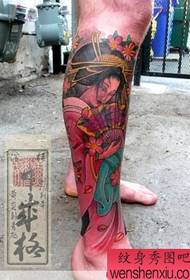 illustration de tatouage geisha japonais couleur de la jambe